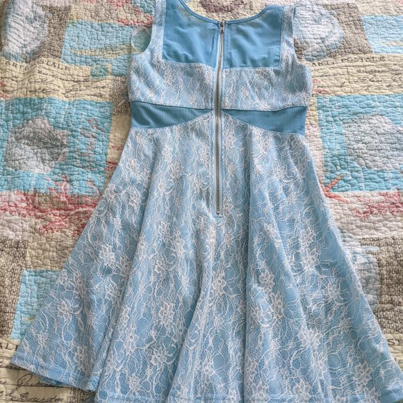 Lace mini dress - Picture 3 of 7